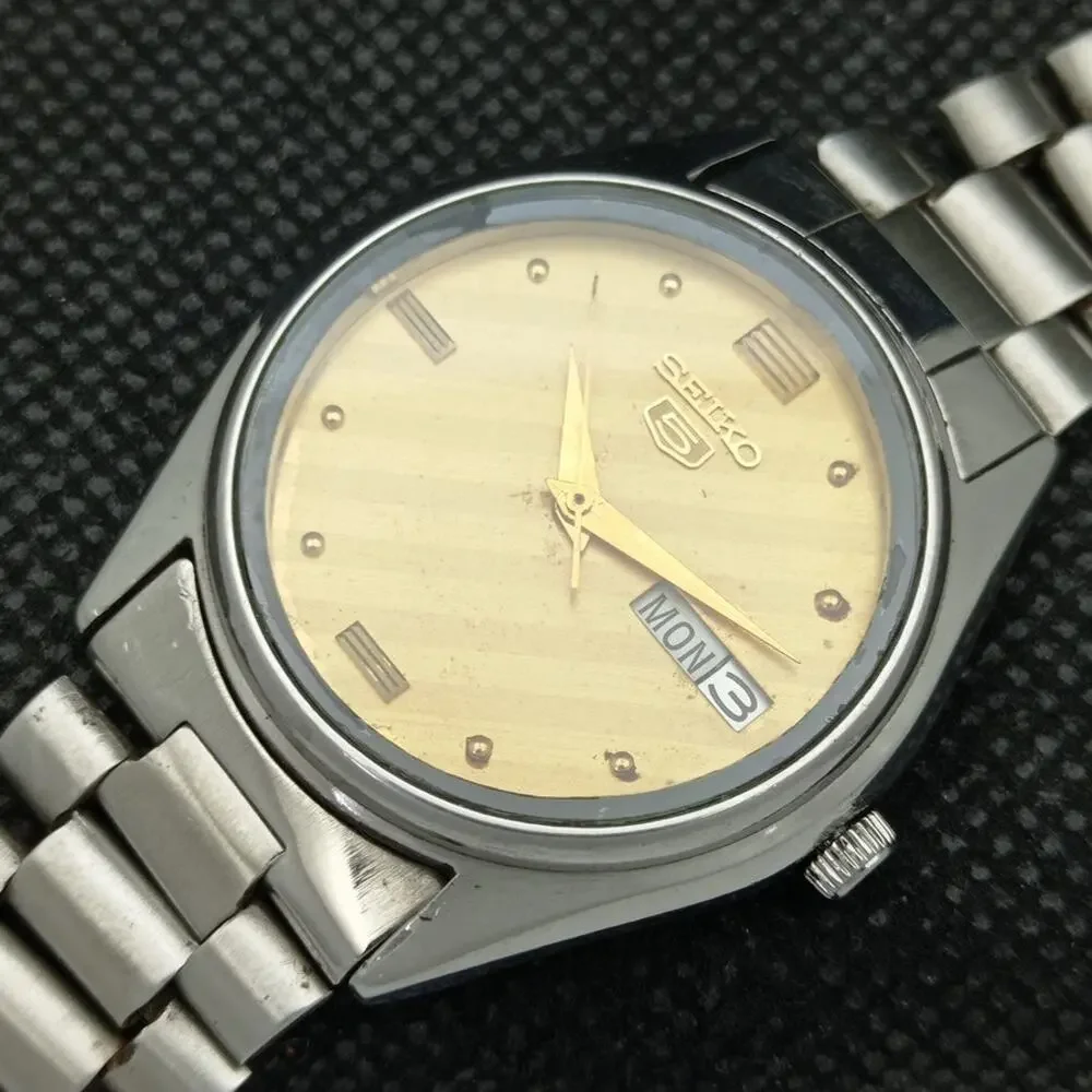 Vintage 1990 Seiko Automatic Mens Silver Watch W/daydate & Gold accents